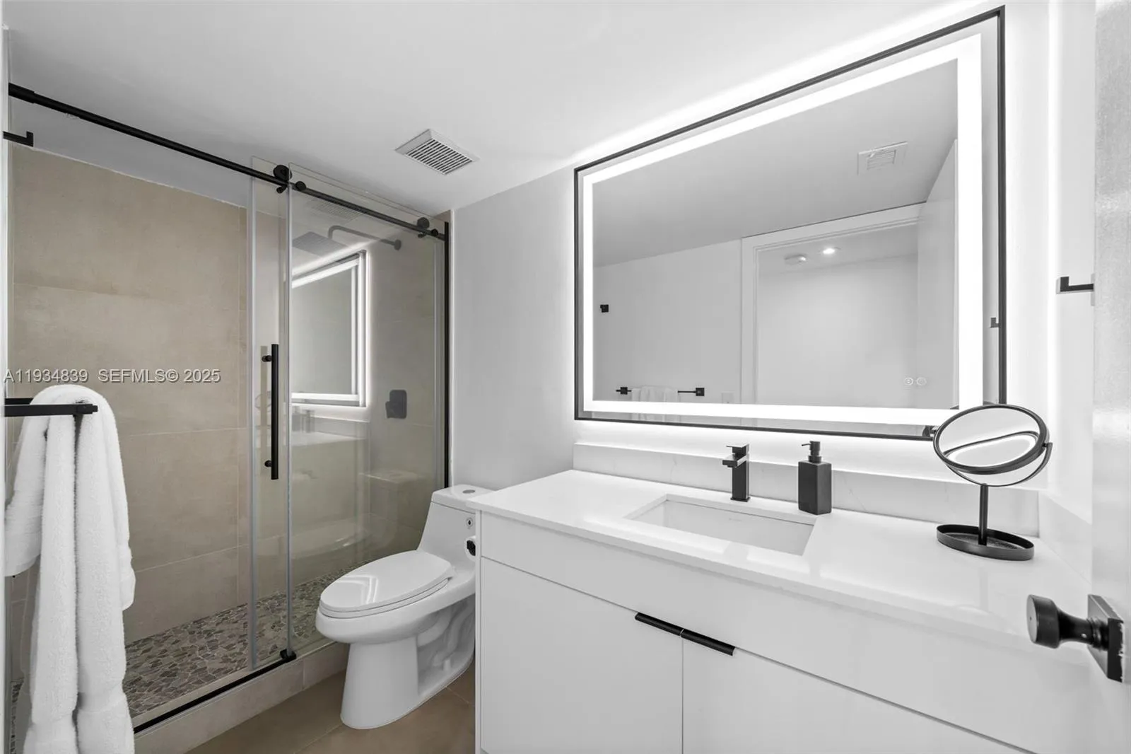 3300 Ne 191st St 1813, Aventura, Florida 33180, Aventura, Florida 33180, 2 Bedrooms Bedrooms, ,2 BathroomsBathrooms,Residential Lease,For Rent,3300 Ne 191st St 1813, Aventura, Florida 33180,A11934839