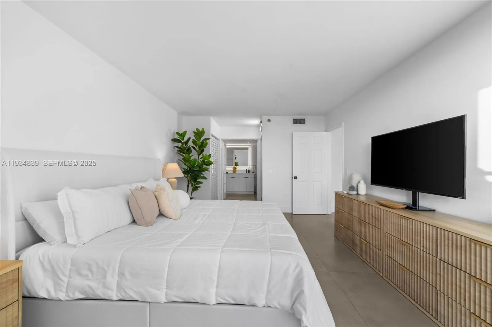 3300 Ne 191st St 1813, Aventura, Florida 33180, Aventura, Florida 33180, 2 Bedrooms Bedrooms, ,2 BathroomsBathrooms,Residential Lease,For Rent,3300 Ne 191st St 1813, Aventura, Florida 33180,A11934839