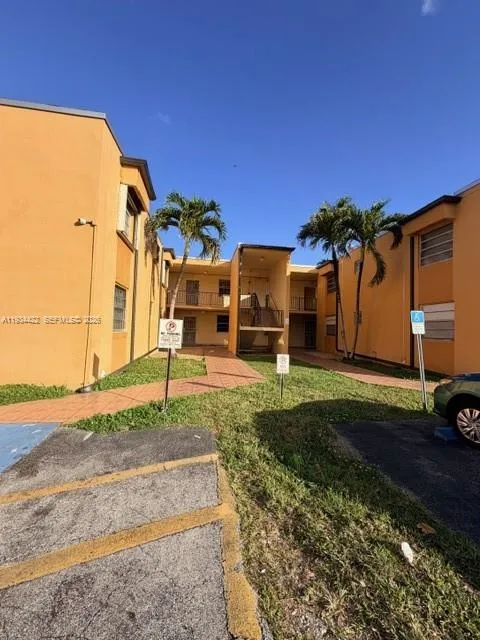 8990 Sw 24th St 215, Miami, Florida 33165, Miami, Florida 33165, 1 Bedroom Bedrooms, ,1 BathroomBathrooms,Residential Lease,For Rent,8990 Sw 24th St 215, Miami, Florida 33165,A11934422