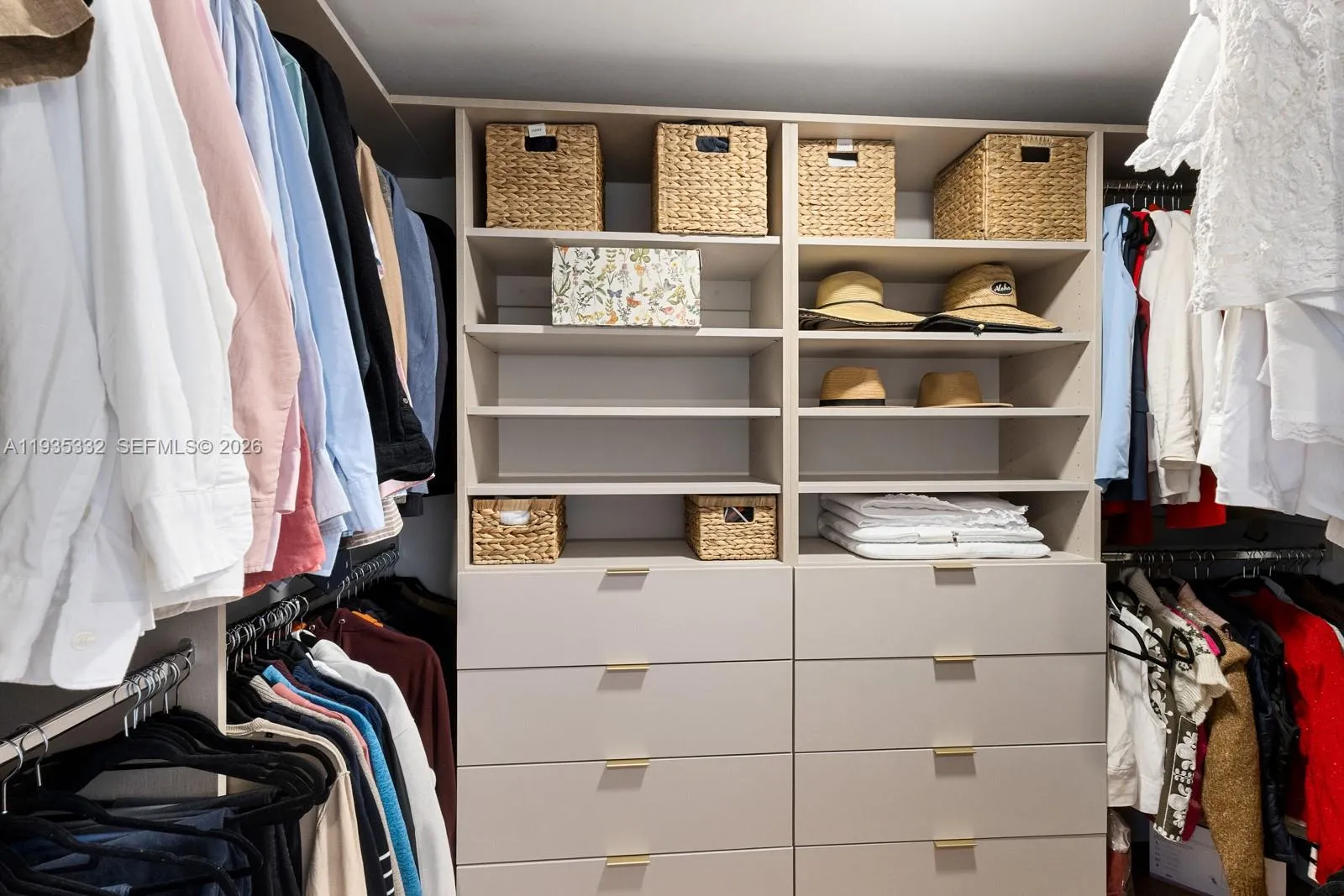 141 Crandon Blvd 446, Key Biscayne, Florida 33149, Key Biscayne, Florida 33149, 3 Bedrooms Bedrooms, ,2 BathroomsBathrooms,Residential,For Sale,141 Crandon Blvd 446, Key Biscayne, Florida 33149,A11935332