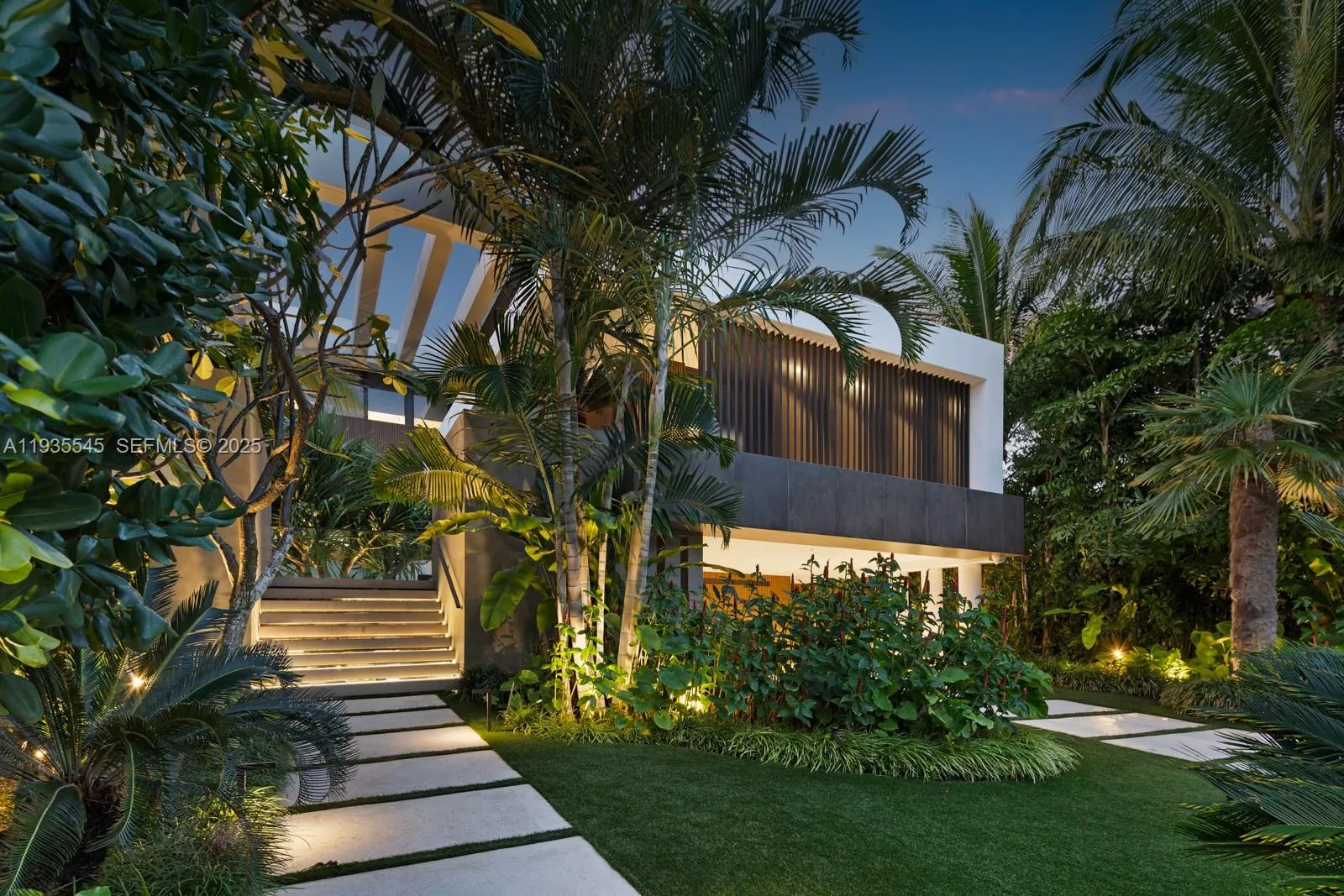 40 W Rivo Alto Dr, Miami Beach, Florida 33139, Miami Beach, Florida 33139, 6 Bedrooms Bedrooms, ,7 BathroomsBathrooms,Residential Lease,For Rent,40 W Rivo Alto Dr, Miami Beach, Florida 33139,A11935545