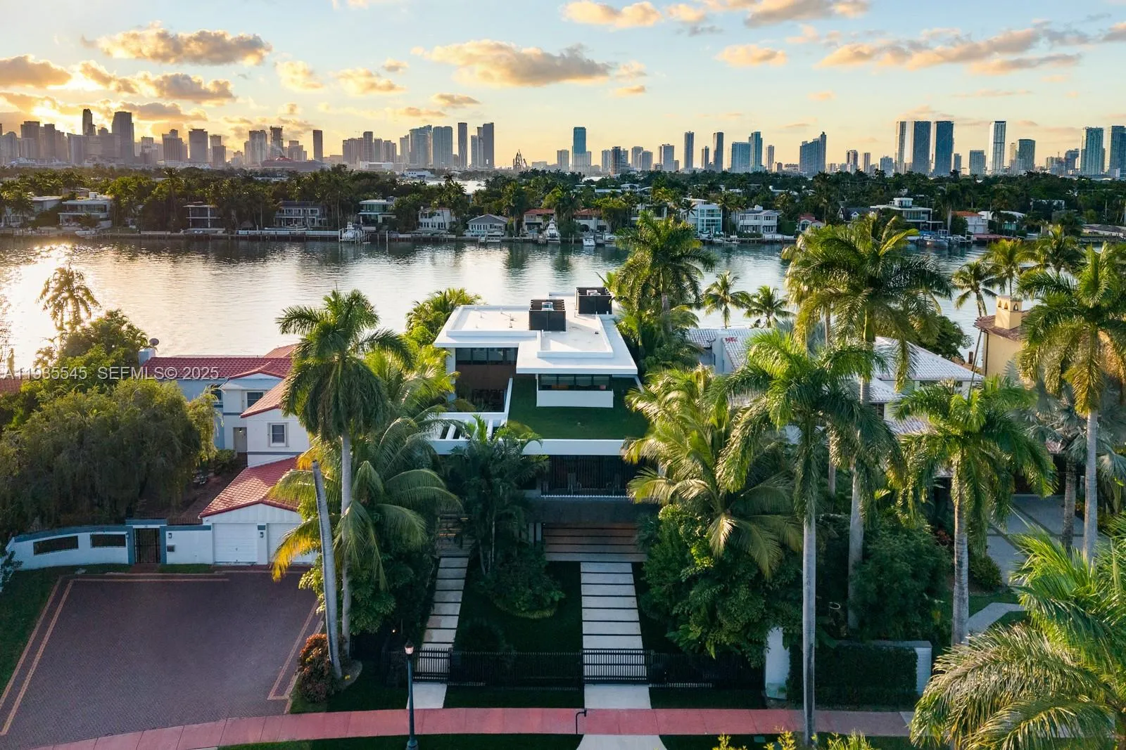 40 W Rivo Alto Dr, Miami Beach, Florida 33139, Miami Beach, Florida 33139, 6 Bedrooms Bedrooms, ,7 BathroomsBathrooms,Residential Lease,For Rent,40 W Rivo Alto Dr, Miami Beach, Florida 33139,A11935545