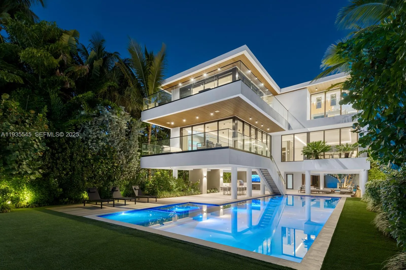 40 W Rivo Alto Dr, Miami Beach, Florida 33139, Miami Beach, Florida 33139, 6 Bedrooms Bedrooms, ,7 BathroomsBathrooms,Residential Lease,For Rent,40 W Rivo Alto Dr, Miami Beach, Florida 33139,A11935545
