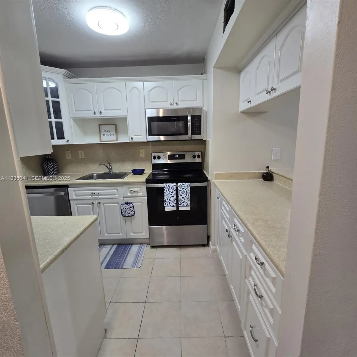 811 Ne 199th St 206-33, Miami, Florida 33179, Miami, Florida 33179, 2 Bedrooms Bedrooms, ,2 BathroomsBathrooms,Residential Lease,For Rent,811 Ne 199th St 206-33, Miami, Florida 33179,A11935641