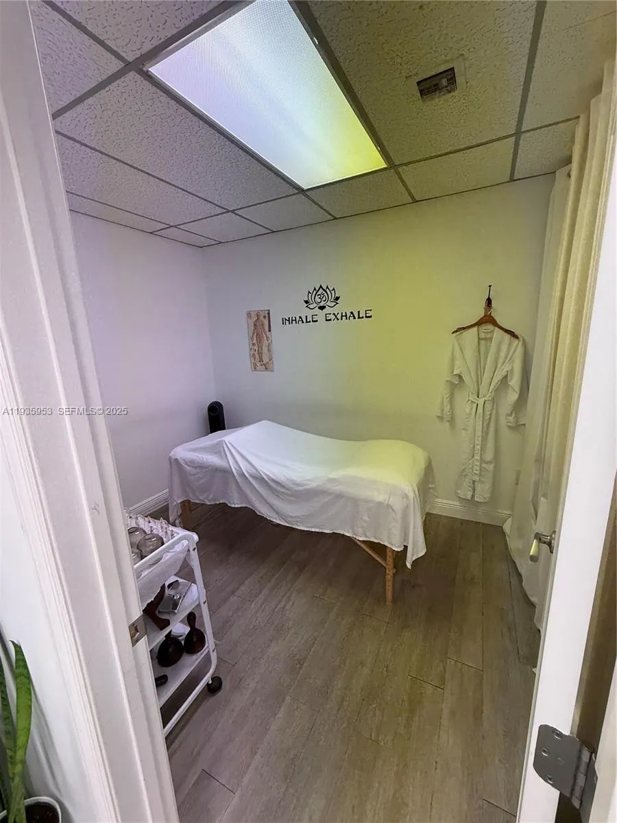 717 Ponce De Leon Blvd 206, Coral Gables, Florida, Coral Gables, Florida 33134, ,Commercial Sale,For Sale,717 Ponce De Leon Blvd 206, Coral Gables, Florida ,A11935953