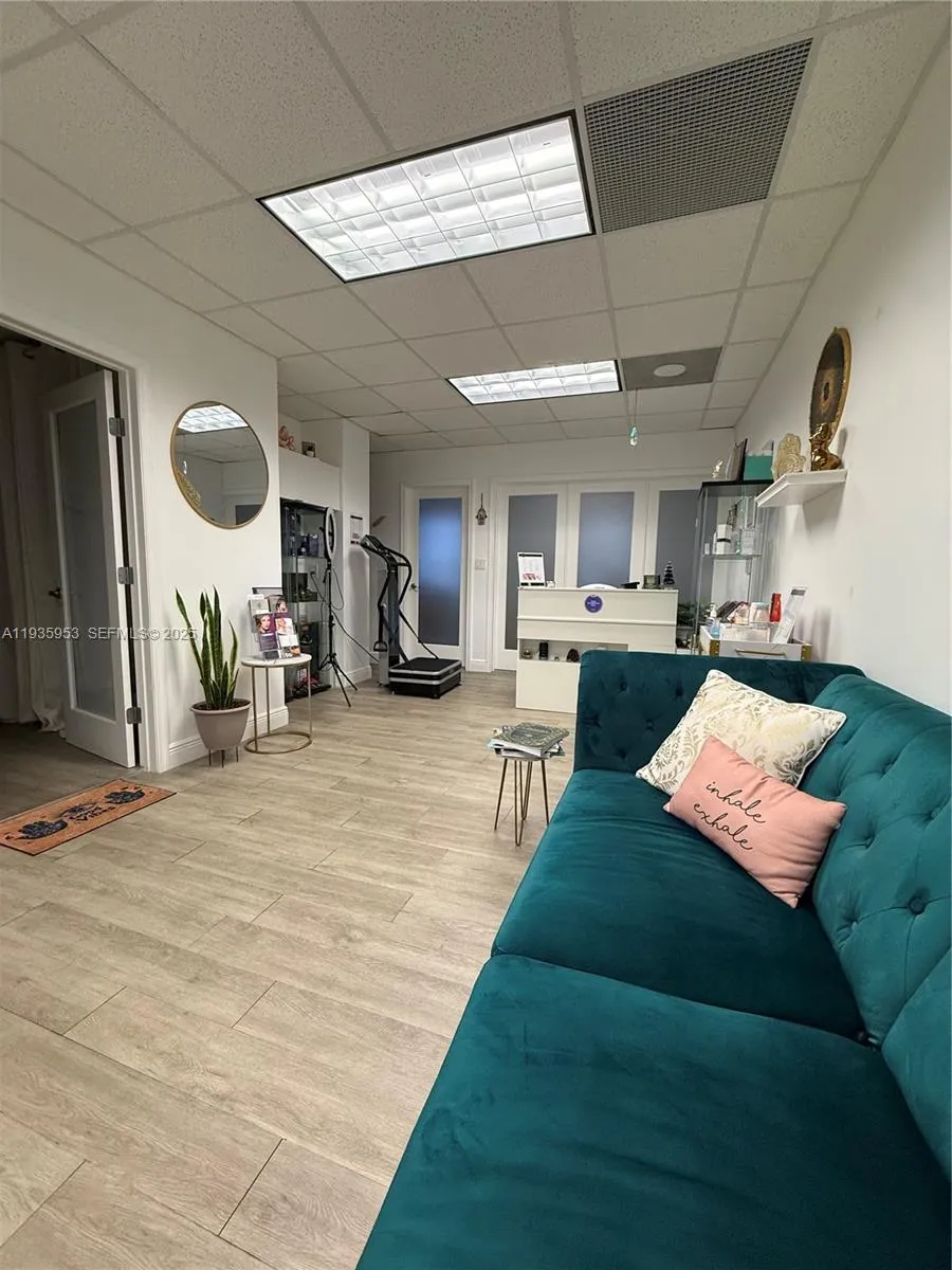 717 Ponce De Leon Blvd 206, Coral Gables, Florida, Coral Gables, Florida 33134, ,Commercial Sale,For Sale,717 Ponce De Leon Blvd 206, Coral Gables, Florida ,A11935953