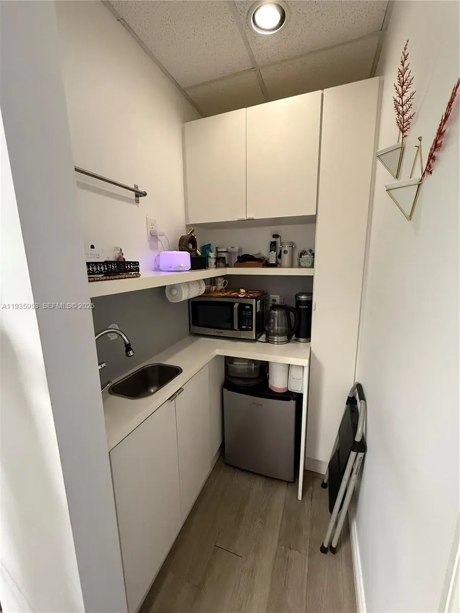 717 Ponce De Leon Blvd 206, Coral Gables, Florida, Coral Gables, Florida 33134, ,Commercial Sale,For Sale,717 Ponce De Leon Blvd 206, Coral Gables, Florida ,A11935953