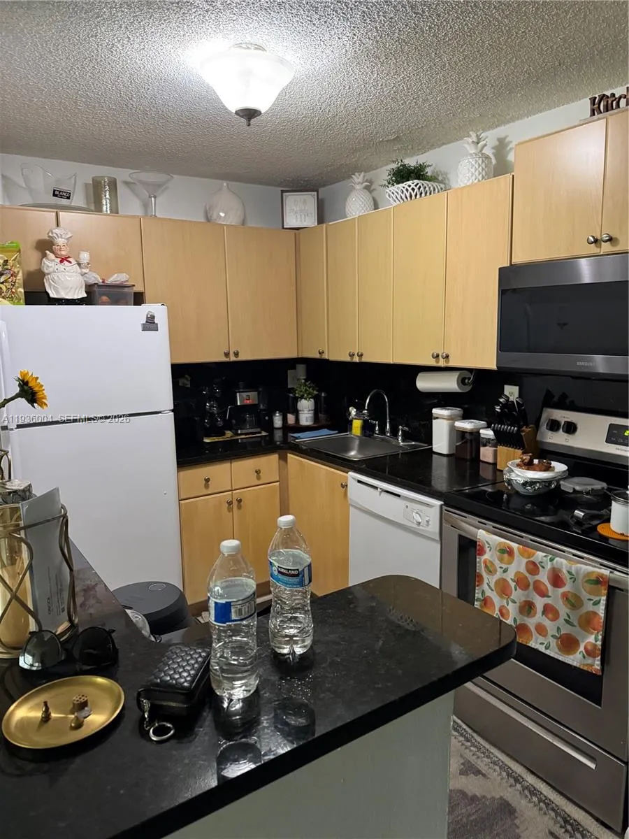 7155 Nw 179th St 112, Hialeah, Florida 33015, Hialeah, Florida 33015, 2 Bedrooms Bedrooms, ,1 BathroomBathrooms,Residential,For Sale,7155 Nw 179th St 112, Hialeah, Florida 33015,A11936004