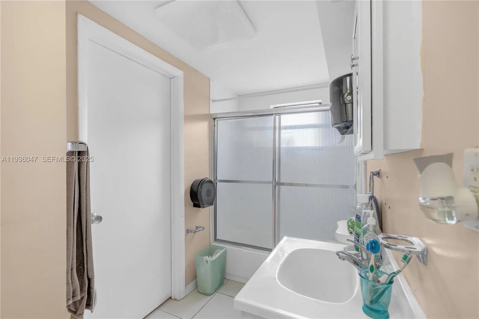 MANAGERS BATHROOM\r\n3 BATHROOMS ON SITE