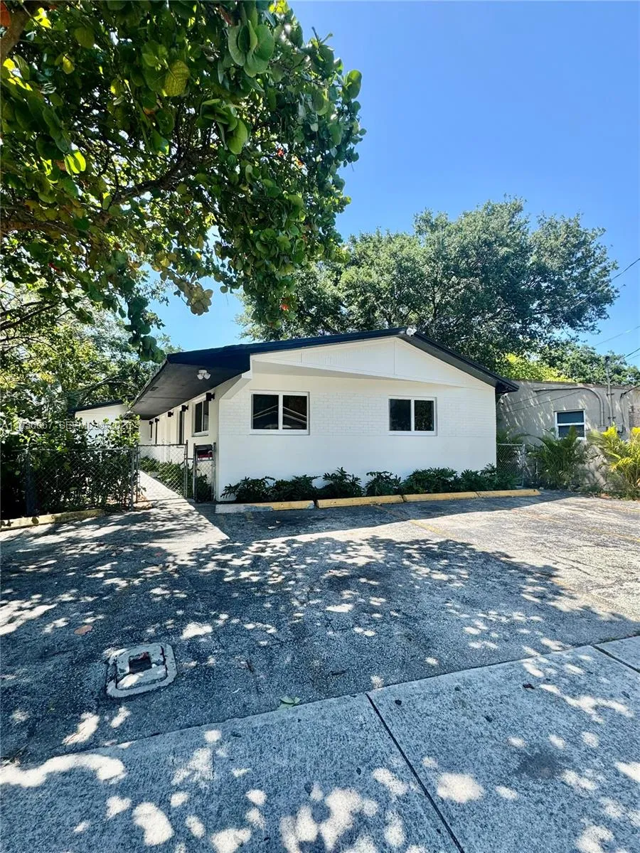 111 Nw 7th Ave, Dania Beach, Florida 33004, Dania Beach, Florida 33004, ,Residential Income,For Sale,111 Nw 7th Ave, Dania Beach, Florida 33004,A11936067
