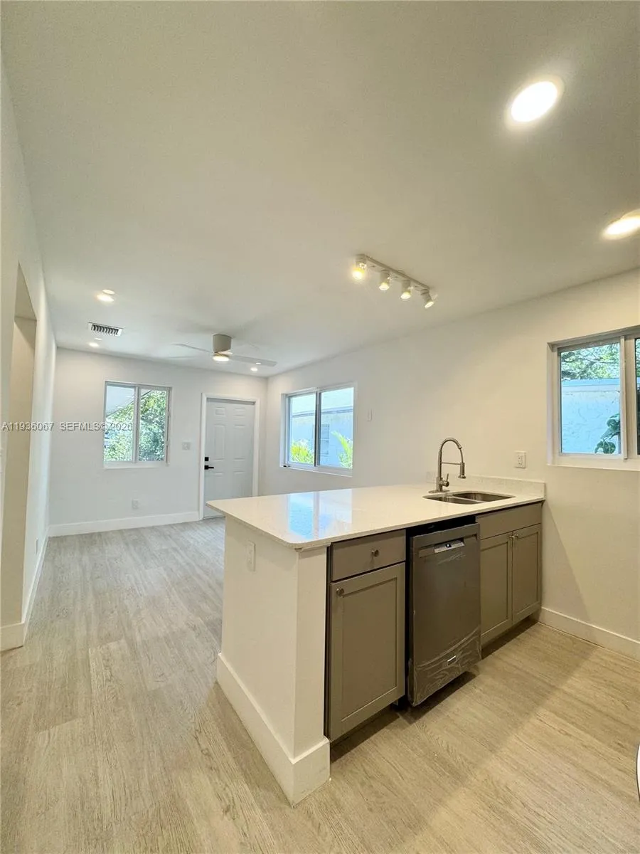 111 Nw 7th Ave, Dania Beach, Florida 33004, Dania Beach, Florida 33004, ,Residential Income,For Sale,111 Nw 7th Ave, Dania Beach, Florida 33004,A11936067