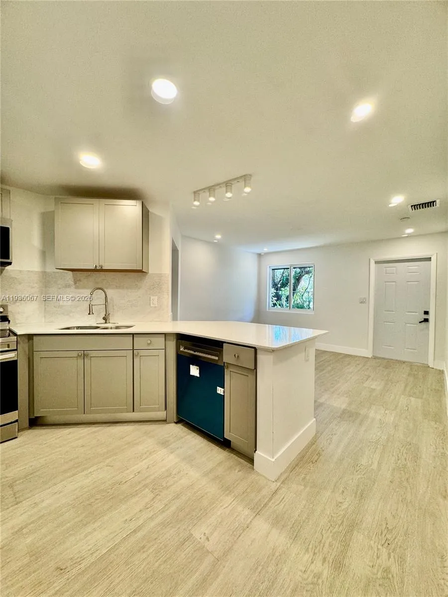 111 Nw 7th Ave, Dania Beach, Florida 33004, Dania Beach, Florida 33004, ,Residential Income,For Sale,111 Nw 7th Ave, Dania Beach, Florida 33004,A11936067