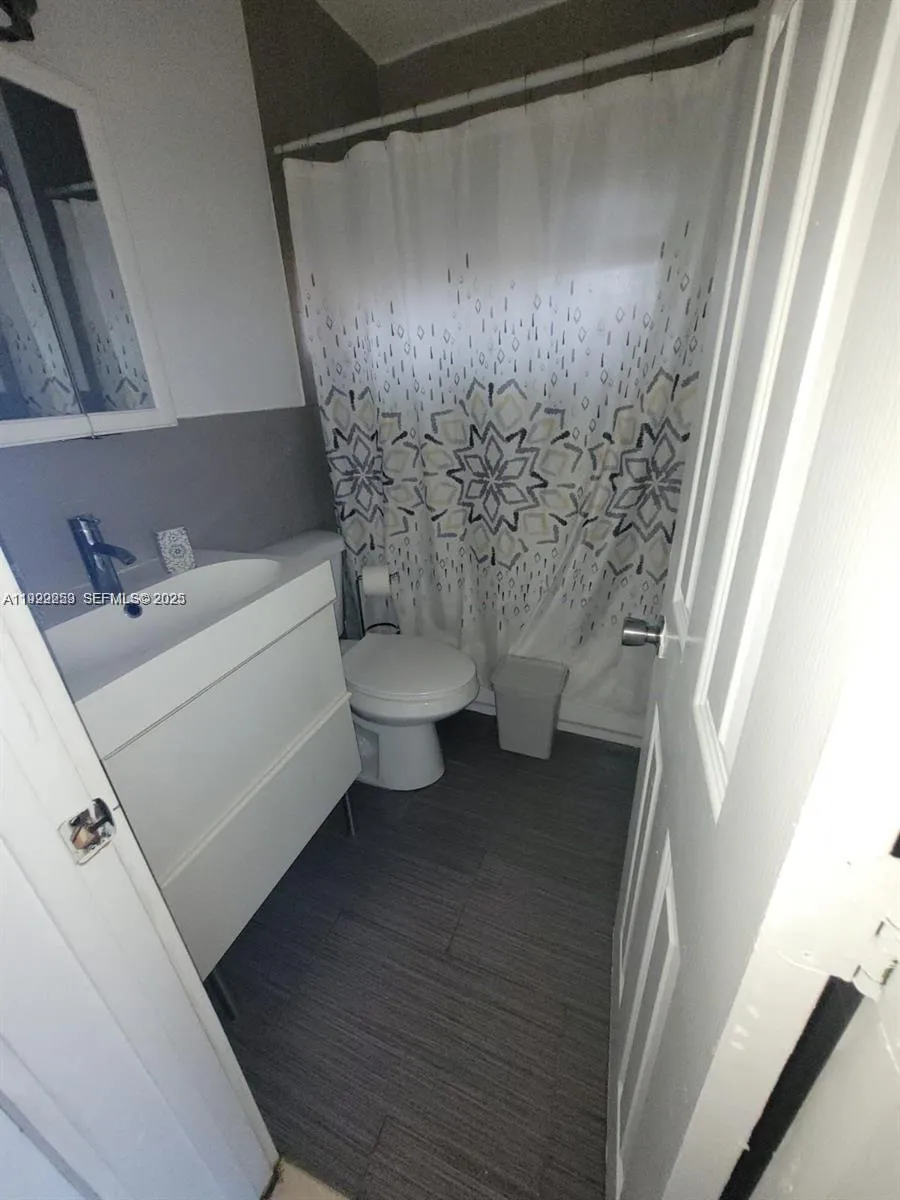 unit b bathroom