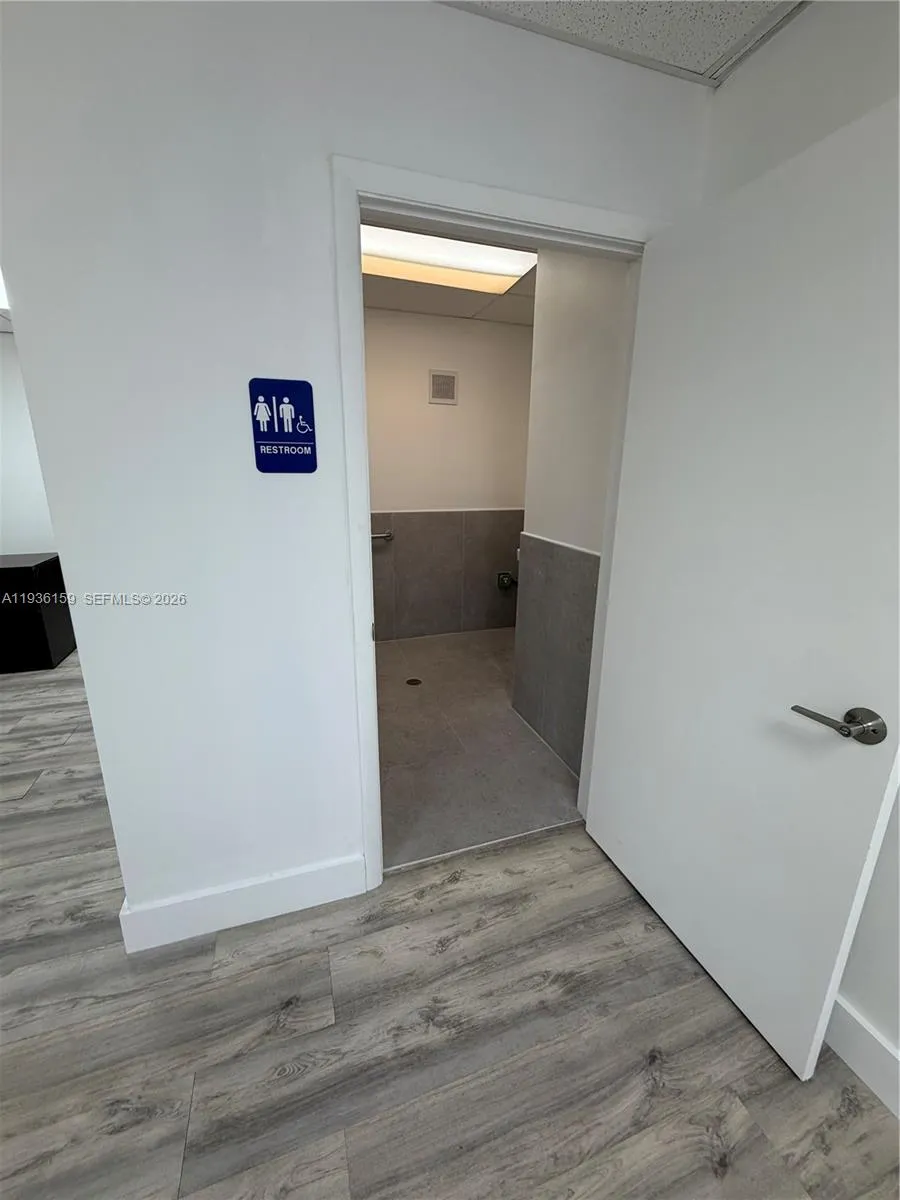 3939 Nw 7th St 206, Miami, Florida 33126, Miami, Florida 33126, ,Commercial Lease,For Rent,3939 Nw 7th St 206, Miami, Florida 33126,A11936159