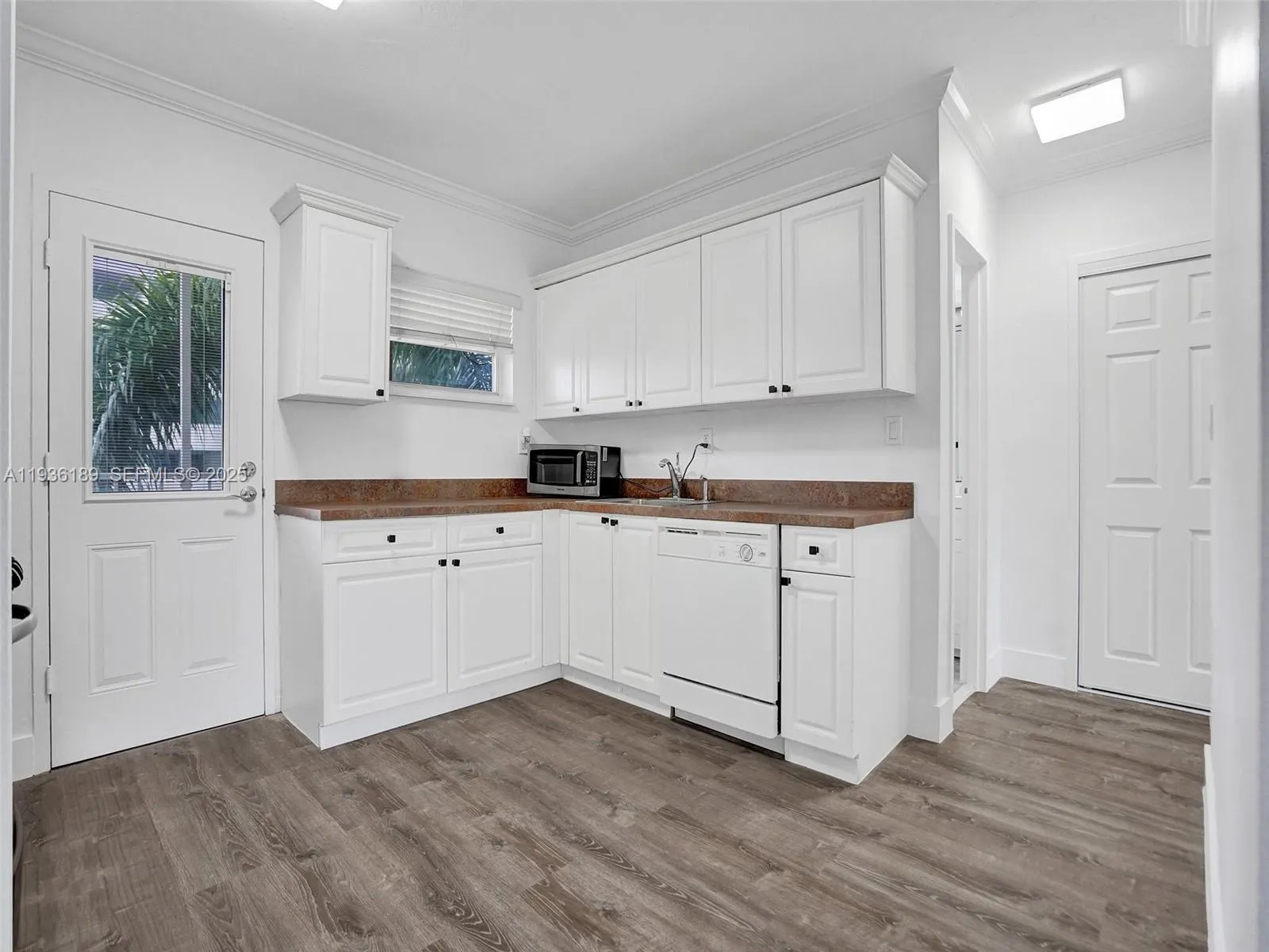 1300 Lincoln Rd D404, Miami Beach, Florida 33139, Miami Beach, Florida 33139, 1 Bedroom Bedrooms, ,1 BathroomBathrooms,Residential Lease,For Rent,1300 Lincoln Rd D404, Miami Beach, Florida 33139,A11936189
