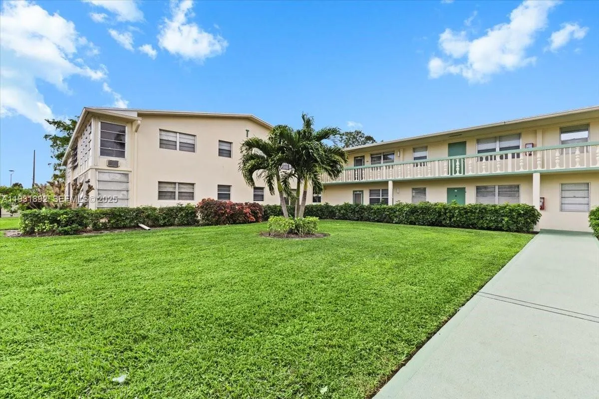 349 Oakridge T 349, Deerfield Beach, Florida 33442, Deerfield Beach, Florida 33442, 1 Bedroom Bedrooms, ,1 BathroomBathrooms,Residential,For Sale,349 Oakridge T 349, Deerfield Beach, Florida 33442,A11931892