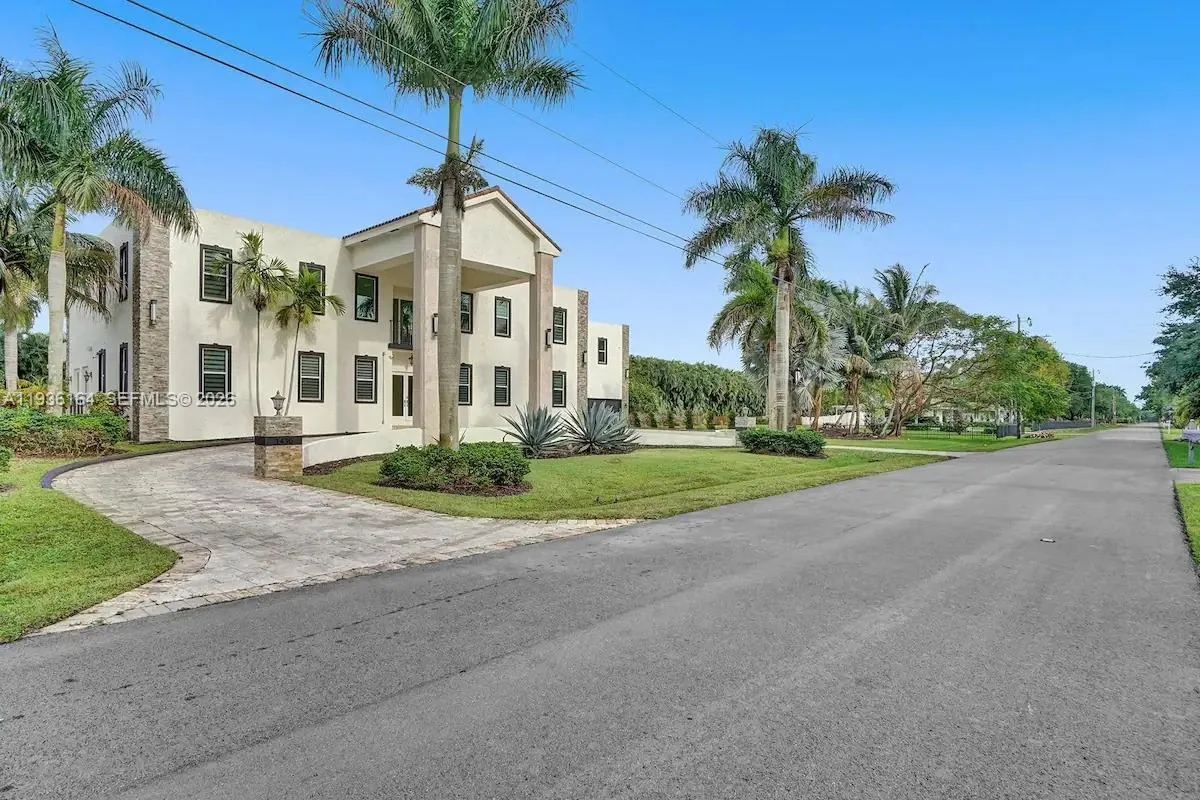 1430 Nw 114th Ave ., Plantation, Florida 33323, Plantation, Florida 33323, 9 Bedrooms Bedrooms, ,6 BathroomsBathrooms,Residential Lease,For Rent,1430 Nw 114th Ave ., Plantation, Florida 33323,A11936164