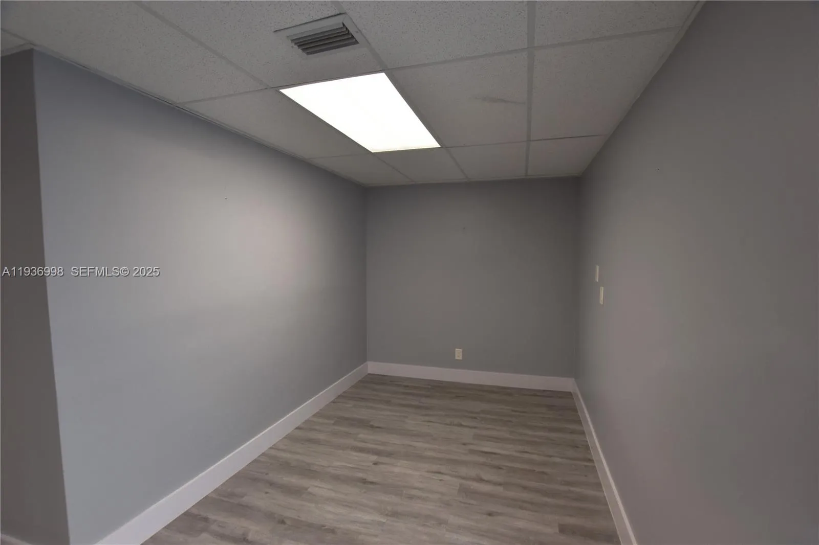 3911 Hollywood Blvd 106, Hollywood, Florida 33021, Hollywood, Florida 33021, ,Commercial Lease,For Rent,3911 Hollywood Blvd 106, Hollywood, Florida 33021,A11936998