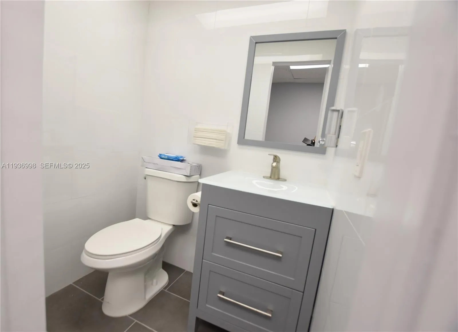 3911 Hollywood Blvd 106, Hollywood, Florida 33021, Hollywood, Florida 33021, ,Commercial Lease,For Rent,3911 Hollywood Blvd 106, Hollywood, Florida 33021,A11936998