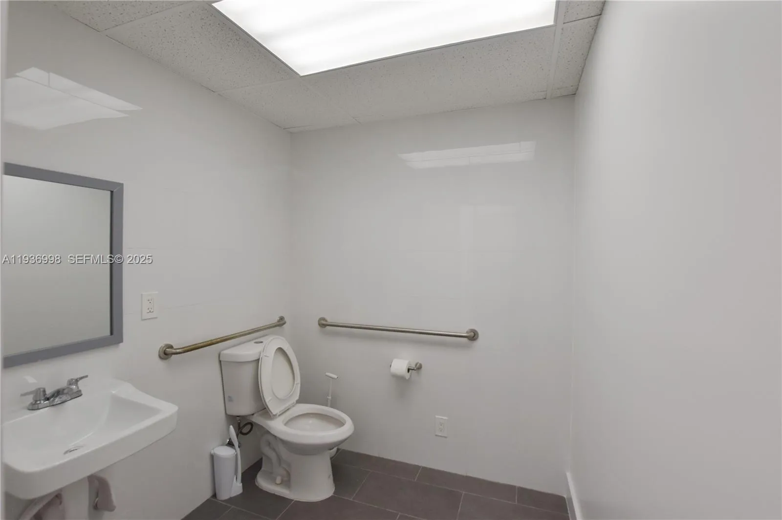 3911 Hollywood Blvd 106, Hollywood, Florida 33021, Hollywood, Florida 33021, ,Commercial Lease,For Rent,3911 Hollywood Blvd 106, Hollywood, Florida 33021,A11936998