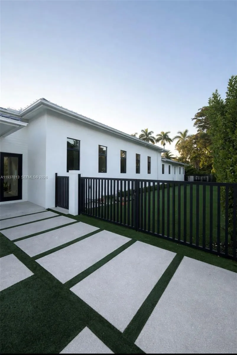 14200 Old Cutler Rd, Palmetto Bay, Florida 33158, Palmetto Bay, Florida 33158, 6 Bedrooms Bedrooms, ,6 BathroomsBathrooms,Residential,For Sale,14200 Old Cutler Rd, Palmetto Bay, Florida 33158,A11937013