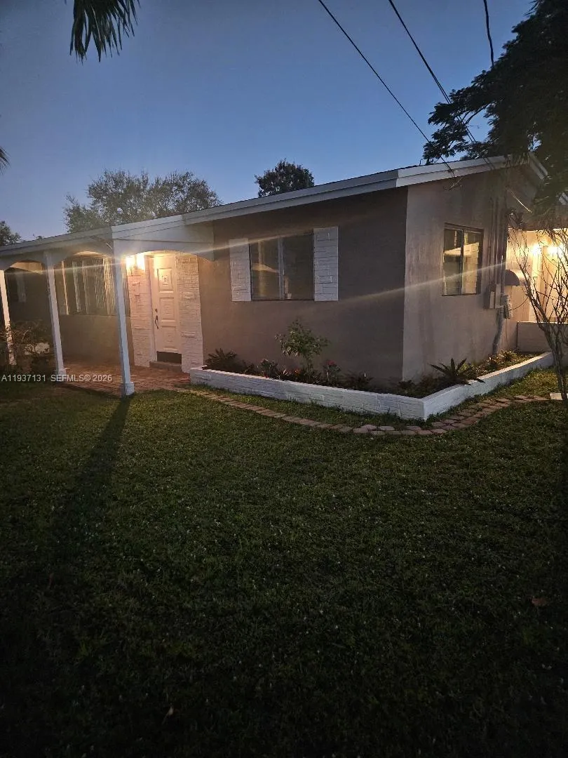5842 Harding St R, Hollywood, Florida 33021, Hollywood, Florida 33021, 1 Bedroom Bedrooms, ,1 BathroomBathrooms,Residential Lease,For Rent,5842 Harding St R, Hollywood, Florida 33021,A11937131