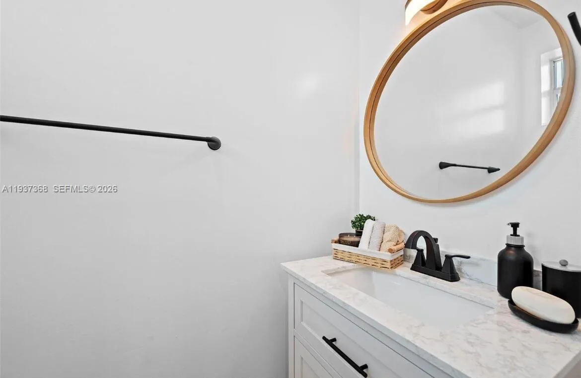 1705 Johnson St B, Hollywood, Florida 33020, Hollywood, Florida 33020, 3 Bedrooms Bedrooms, 1 Room Rooms,2 BathroomsBathrooms,Residential,For Sale,1705 Johnson St B, Hollywood, Florida 33020,A11937368