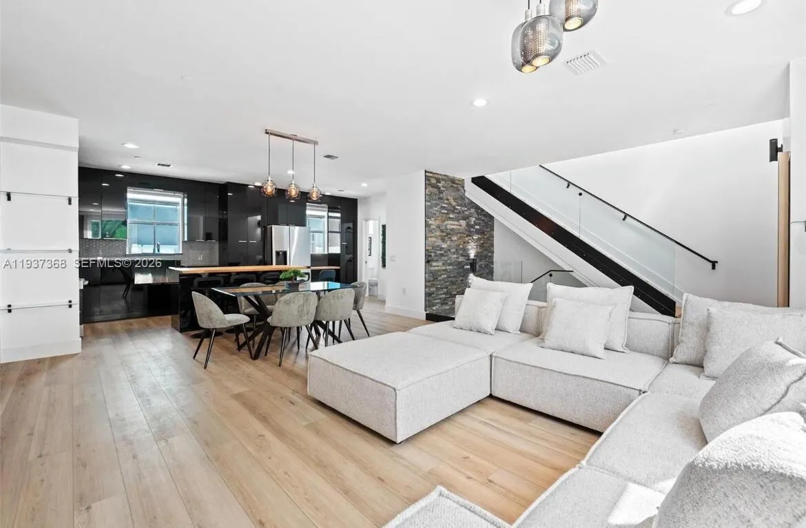 1705 Johnson St B, Hollywood, Florida 33020, Hollywood, Florida 33020, 3 Bedrooms Bedrooms, 1 Room Rooms,2 BathroomsBathrooms,Residential,For Sale,1705 Johnson St B, Hollywood, Florida 33020,A11937368