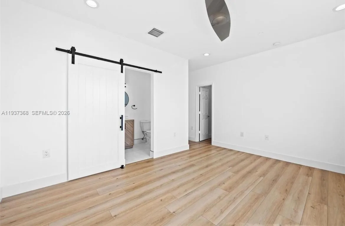 1705 Johnson St B, Hollywood, Florida 33020, Hollywood, Florida 33020, 3 Bedrooms Bedrooms, 1 Room Rooms,2 BathroomsBathrooms,Residential,For Sale,1705 Johnson St B, Hollywood, Florida 33020,A11937368