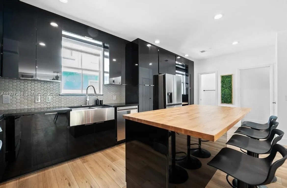 1705 Johnson St B, Hollywood, Florida 33020, Hollywood, Florida 33020, 3 Bedrooms Bedrooms, 1 Room Rooms,2 BathroomsBathrooms,Residential,For Sale,1705 Johnson St B, Hollywood, Florida 33020,A11937368