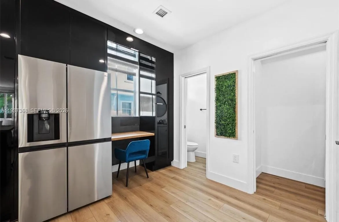 1705 Johnson St B, Hollywood, Florida 33020, Hollywood, Florida 33020, 3 Bedrooms Bedrooms, 1 Room Rooms,2 BathroomsBathrooms,Residential,For Sale,1705 Johnson St B, Hollywood, Florida 33020,A11937368