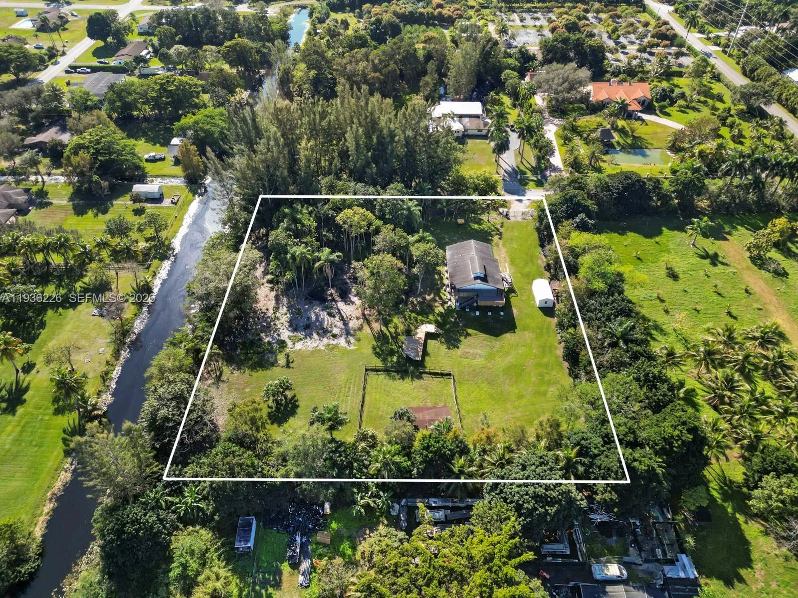 18901 Sw 59th St, Southwest Ranches, Florida 33332, Southwest Ranches, Florida 33332, 3 Bedrooms Bedrooms, ,2 BathroomsBathrooms,Residential,For Sale,18901 Sw 59th St, Southwest Ranches, Florida 33332,A11936226