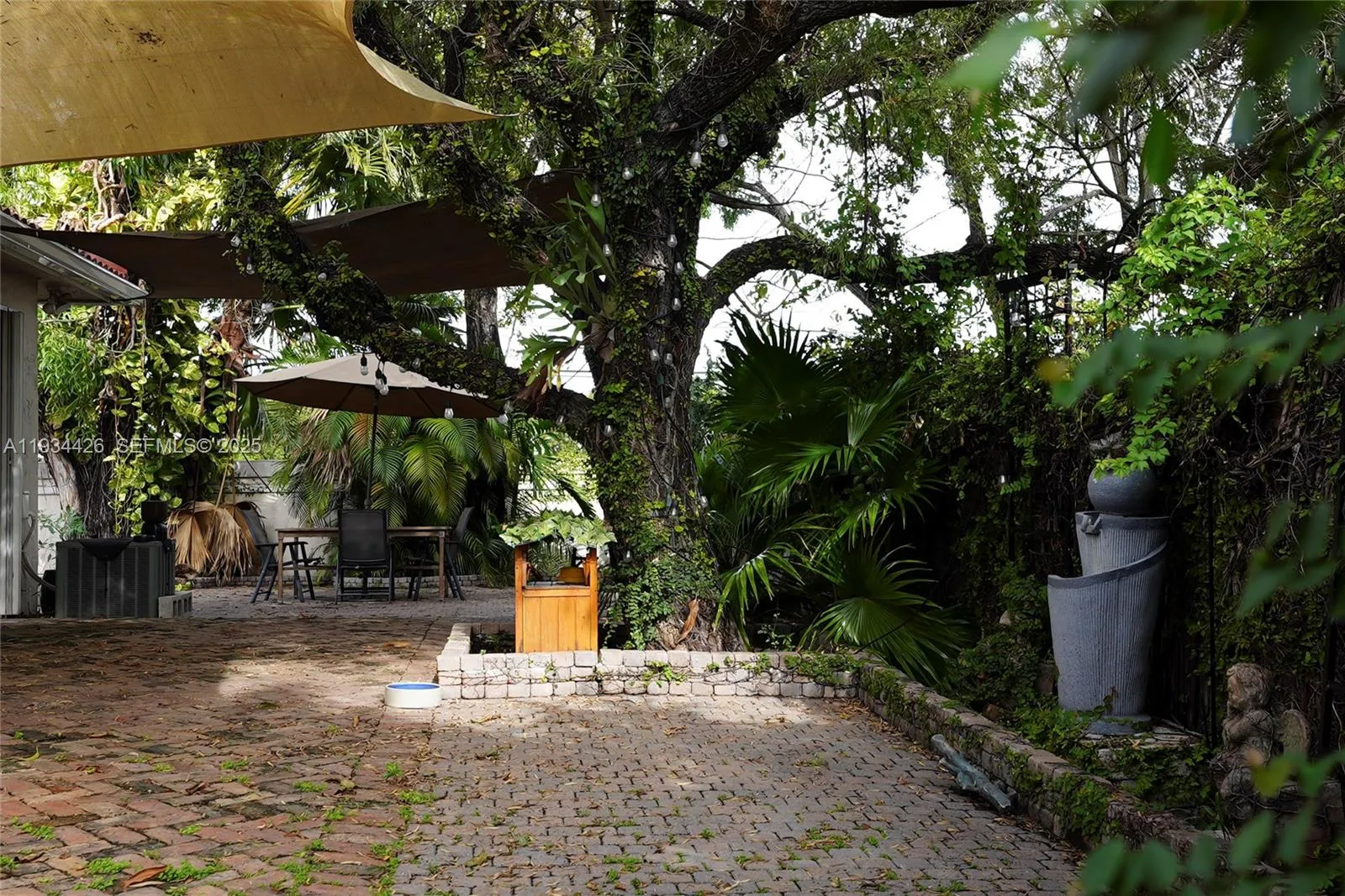 5763 Nw 97th Ct, Doral, Florida 33178, Doral, Florida 33178, 3 Bedrooms Bedrooms, ,2 BathroomsBathrooms,Residential,For Sale,5763 Nw 97th Ct, Doral, Florida 33178,A11934426