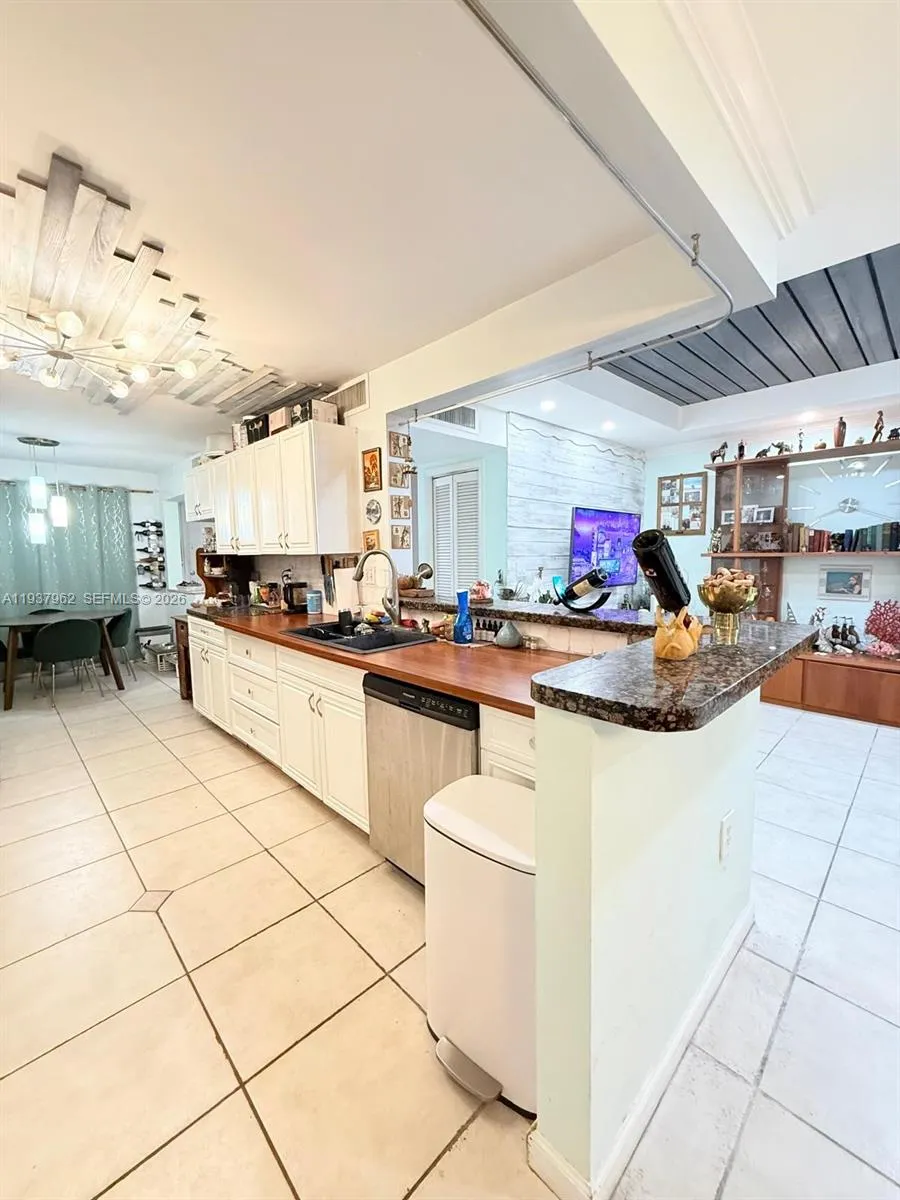 3330 Atlanta St 14c, Hollywood, Florida 33021, Hollywood, Florida 33021, 4 Bedrooms Bedrooms, ,2 BathroomsBathrooms,Residential,For Sale,3330 Atlanta St 14c, Hollywood, Florida 33021,A11937962