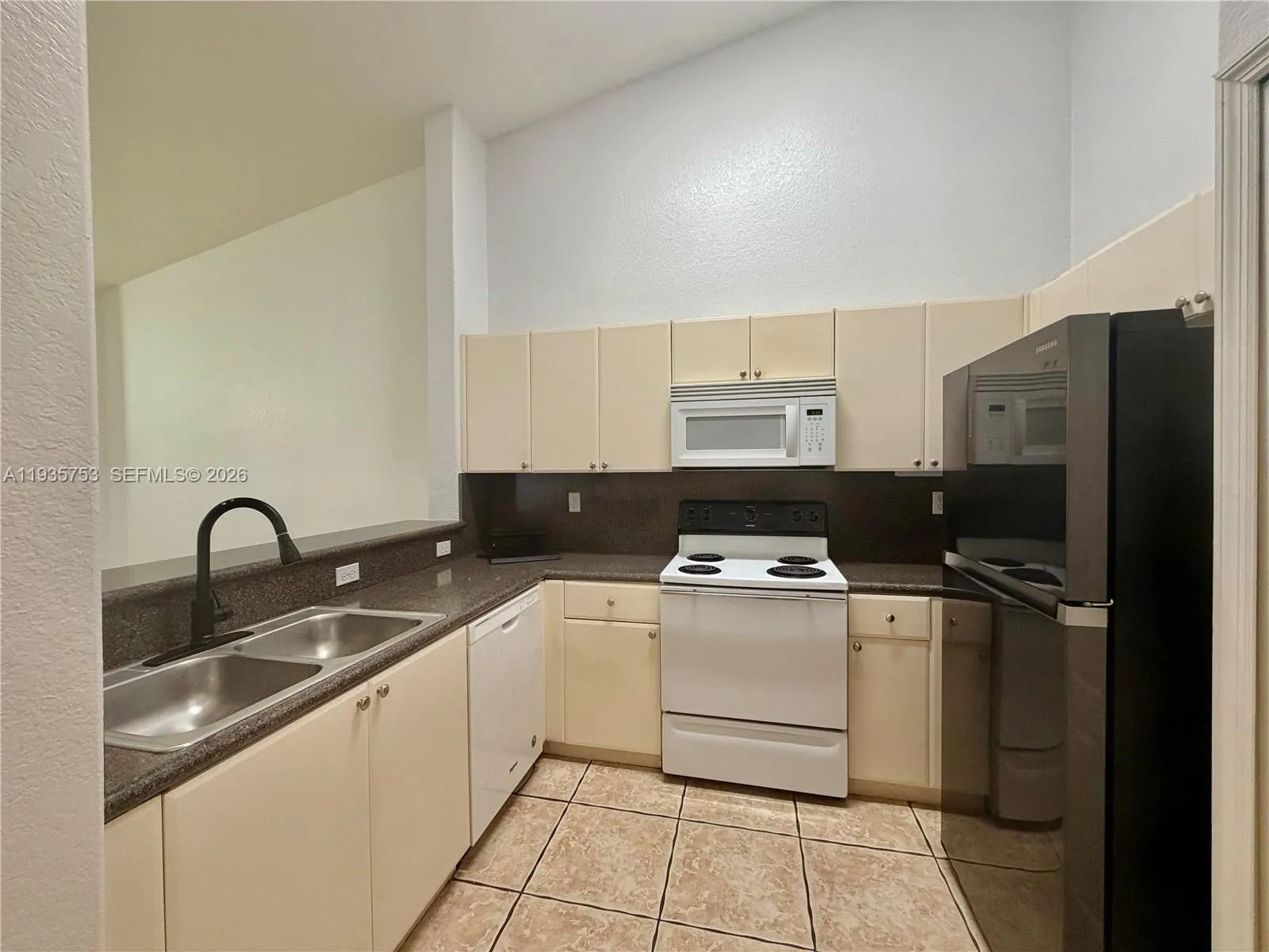 1692 Se 29th Ct 201, Homestead, Florida 33035, Homestead, Florida 33035, 3 Bedrooms Bedrooms, ,2 BathroomsBathrooms,Residential Lease,For Rent,1692 Se 29th Ct 201, Homestead, Florida 33035,A11935753