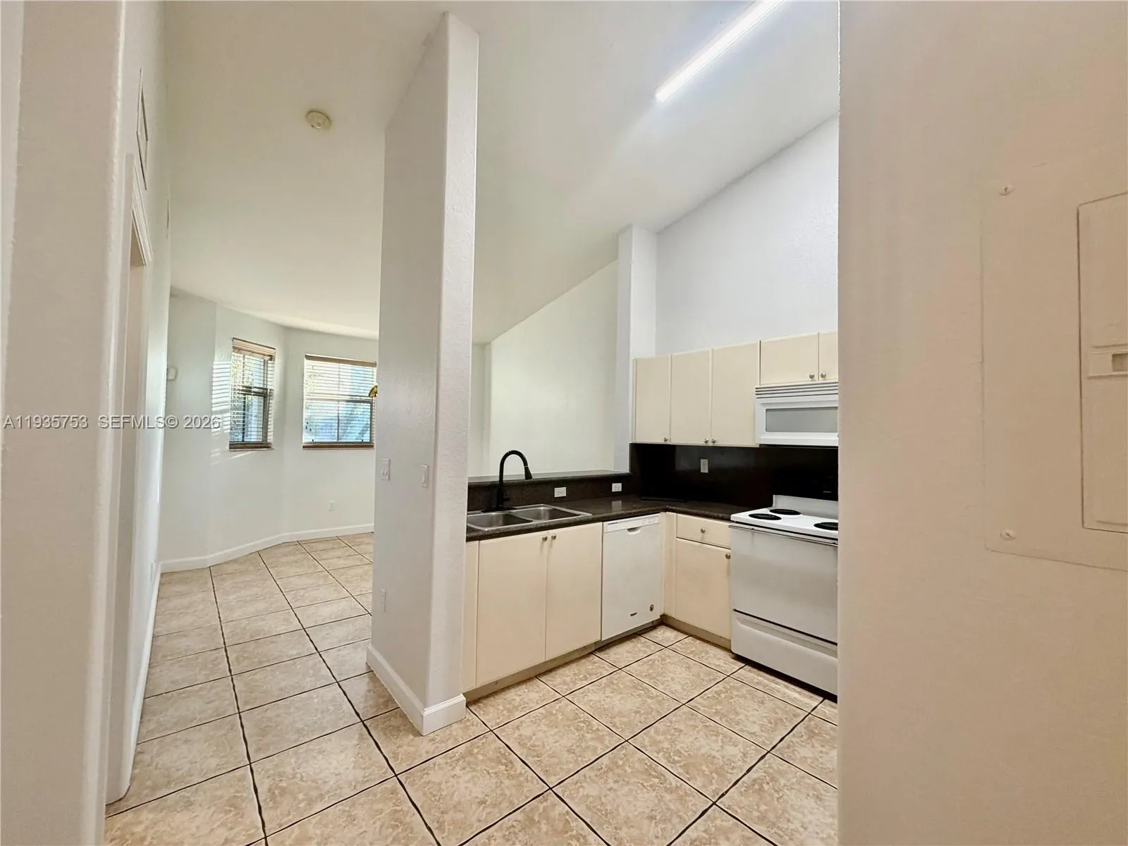 1692 Se 29th Ct 201, Homestead, Florida 33035, Homestead, Florida 33035, 3 Bedrooms Bedrooms, ,2 BathroomsBathrooms,Residential Lease,For Rent,1692 Se 29th Ct 201, Homestead, Florida 33035,A11935753