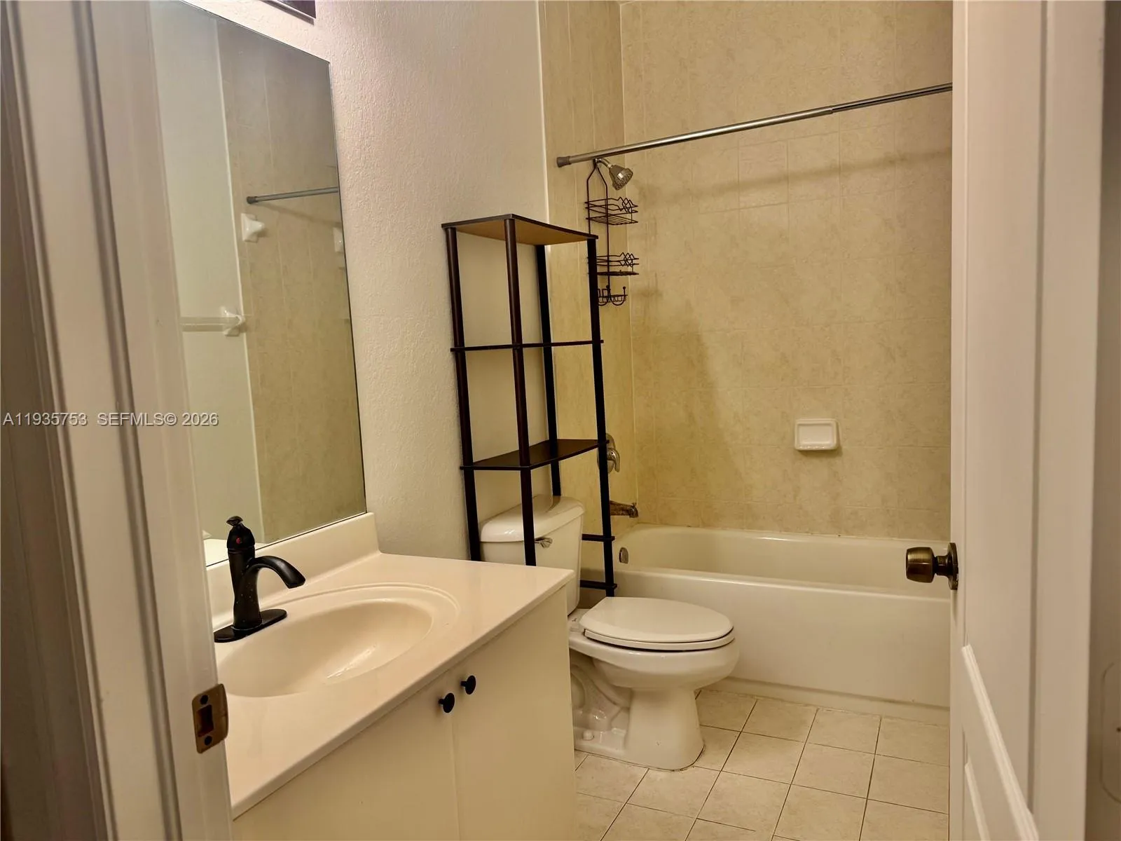 1692 Se 29th Ct 201, Homestead, Florida 33035, Homestead, Florida 33035, 3 Bedrooms Bedrooms, ,2 BathroomsBathrooms,Residential Lease,For Rent,1692 Se 29th Ct 201, Homestead, Florida 33035,A11935753