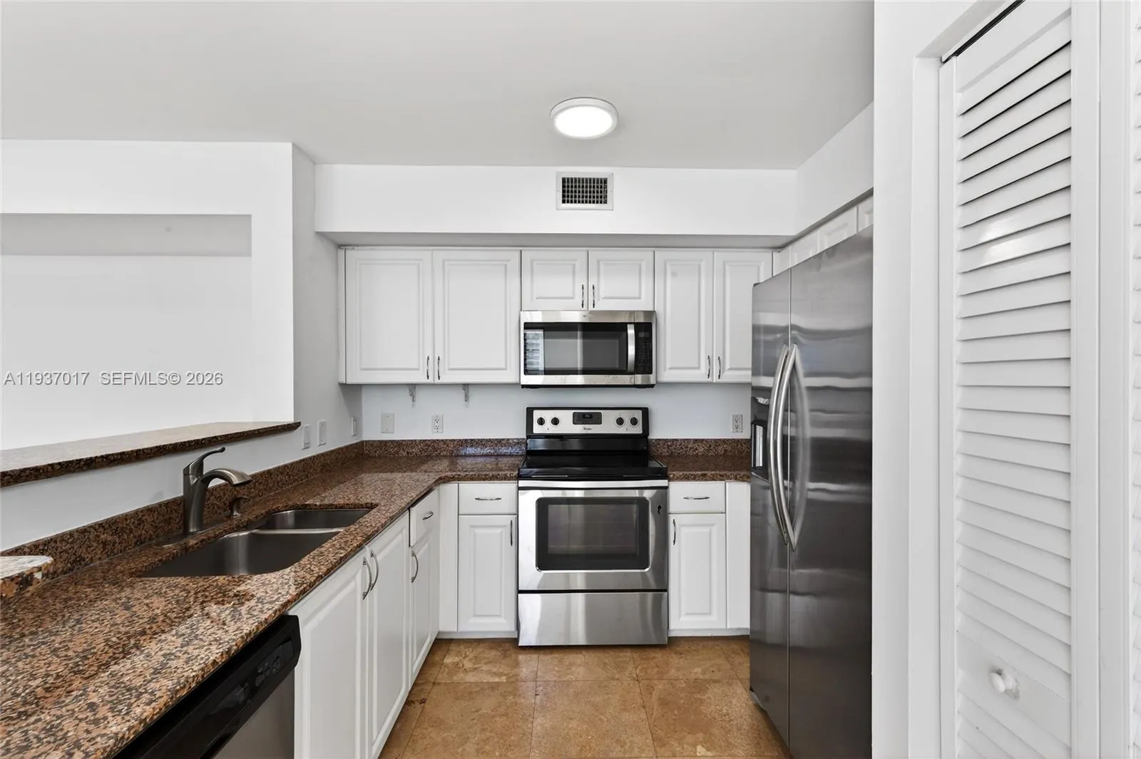 1155 Brickell Bay Dr 1903, Miami, Florida 33131, Miami, Florida 33131, 2 Bedrooms Bedrooms, ,2 BathroomsBathrooms,Residential,For Sale,1155 Brickell Bay Dr 1903, Miami, Florida 33131,A11937017