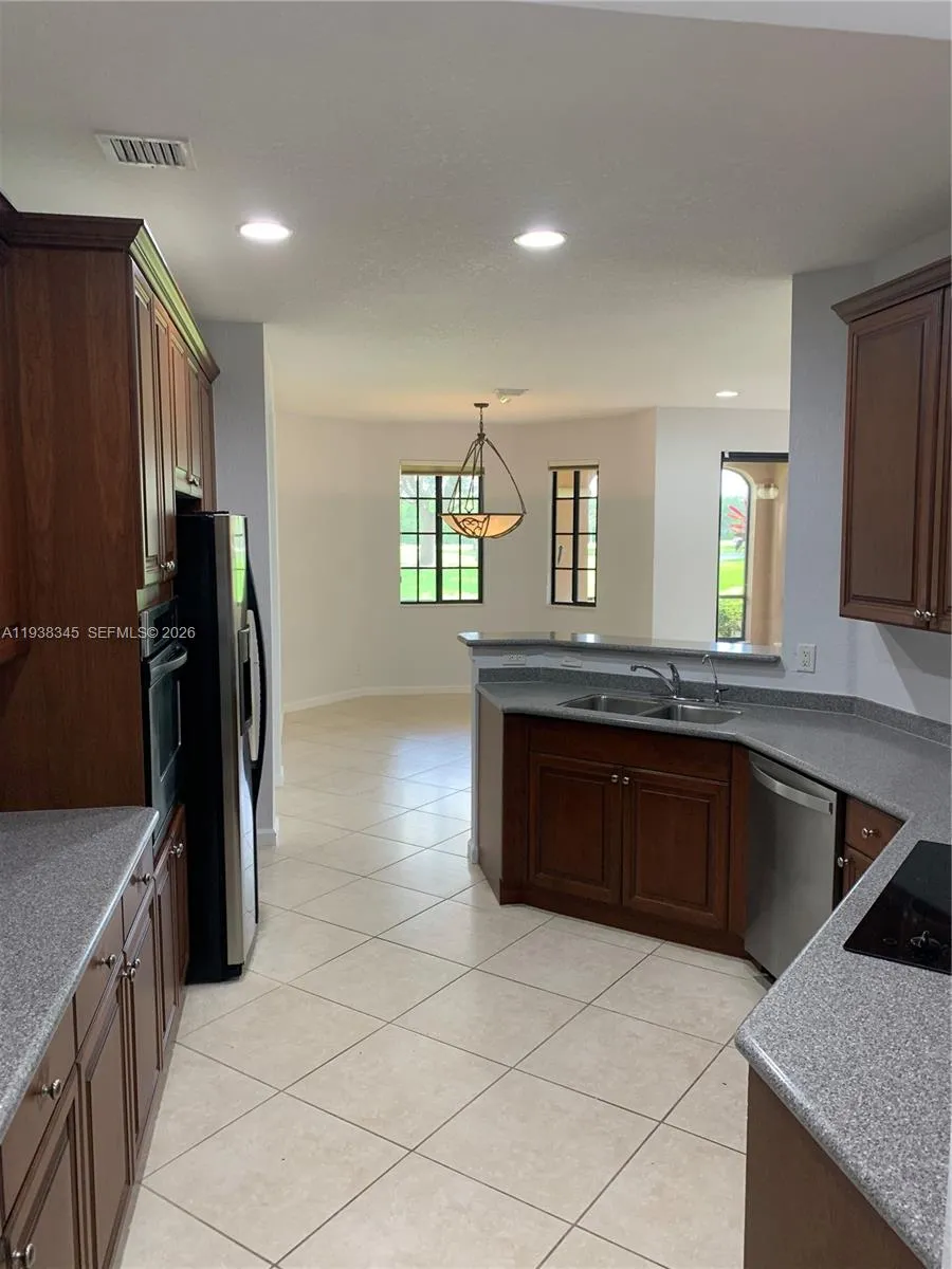 Weston, Florida 33332, 3 Bedrooms Bedrooms, ,2 BathroomsBathrooms,Residential Lease,For Rent,A11938345