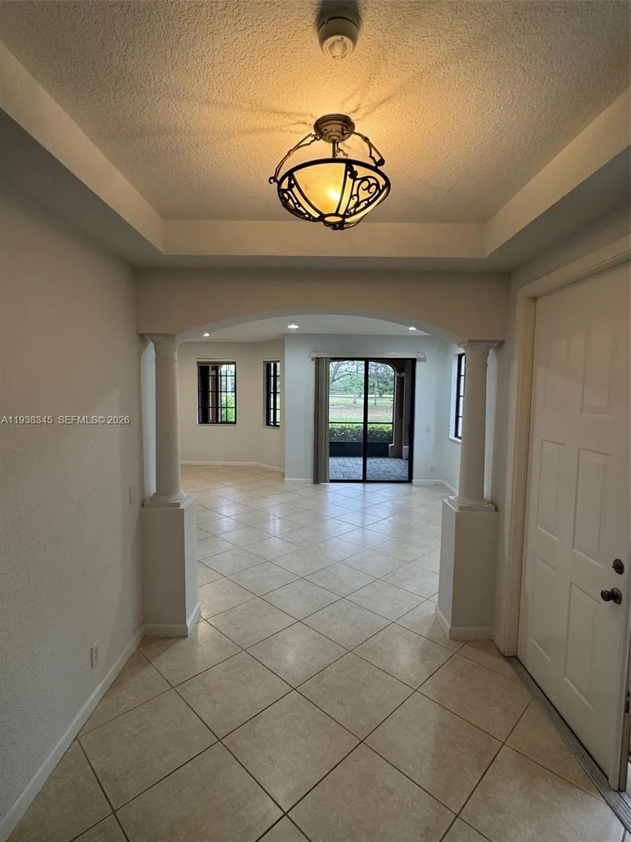 Foyer/ Living room