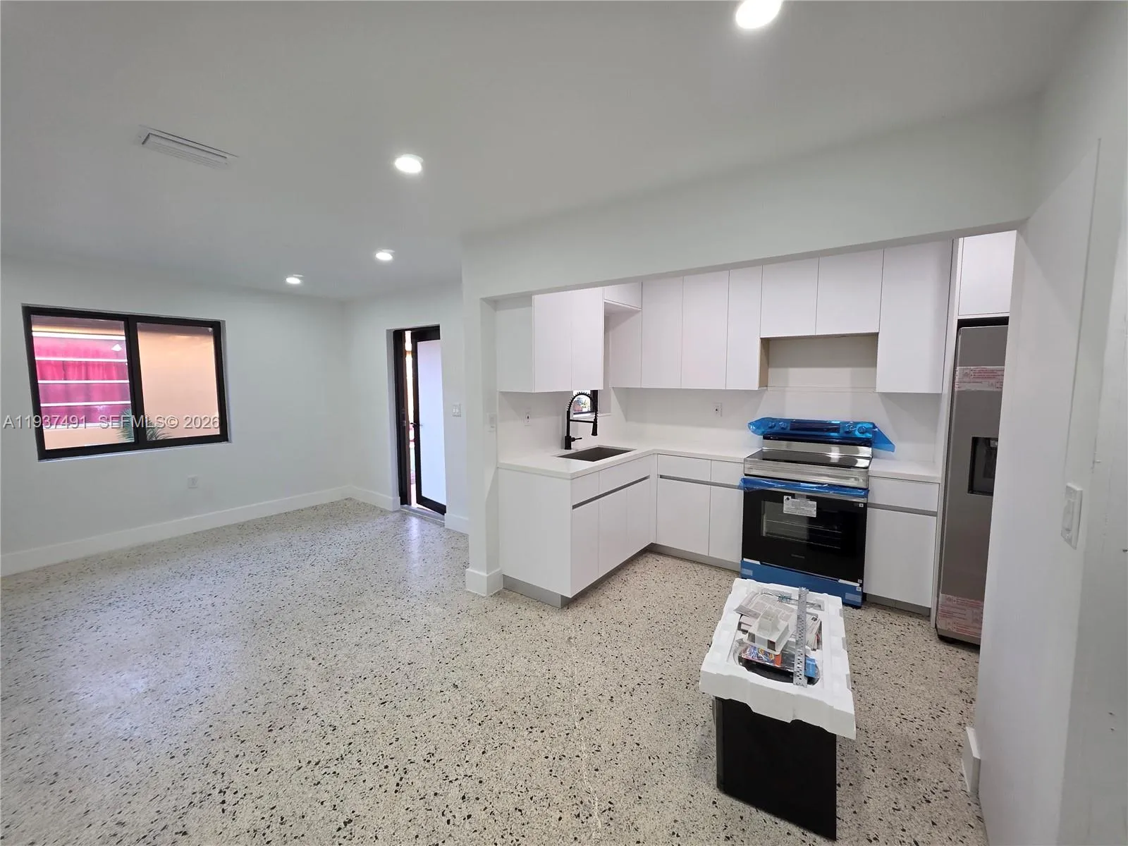 233 E 7th St 2, Hialeah, Florida 33010, Hialeah, Florida 33010, 2 Bedrooms Bedrooms, ,1 BathroomBathrooms,Residential Lease,For Rent,233 E 7th St 2, Hialeah, Florida 33010,A11937491