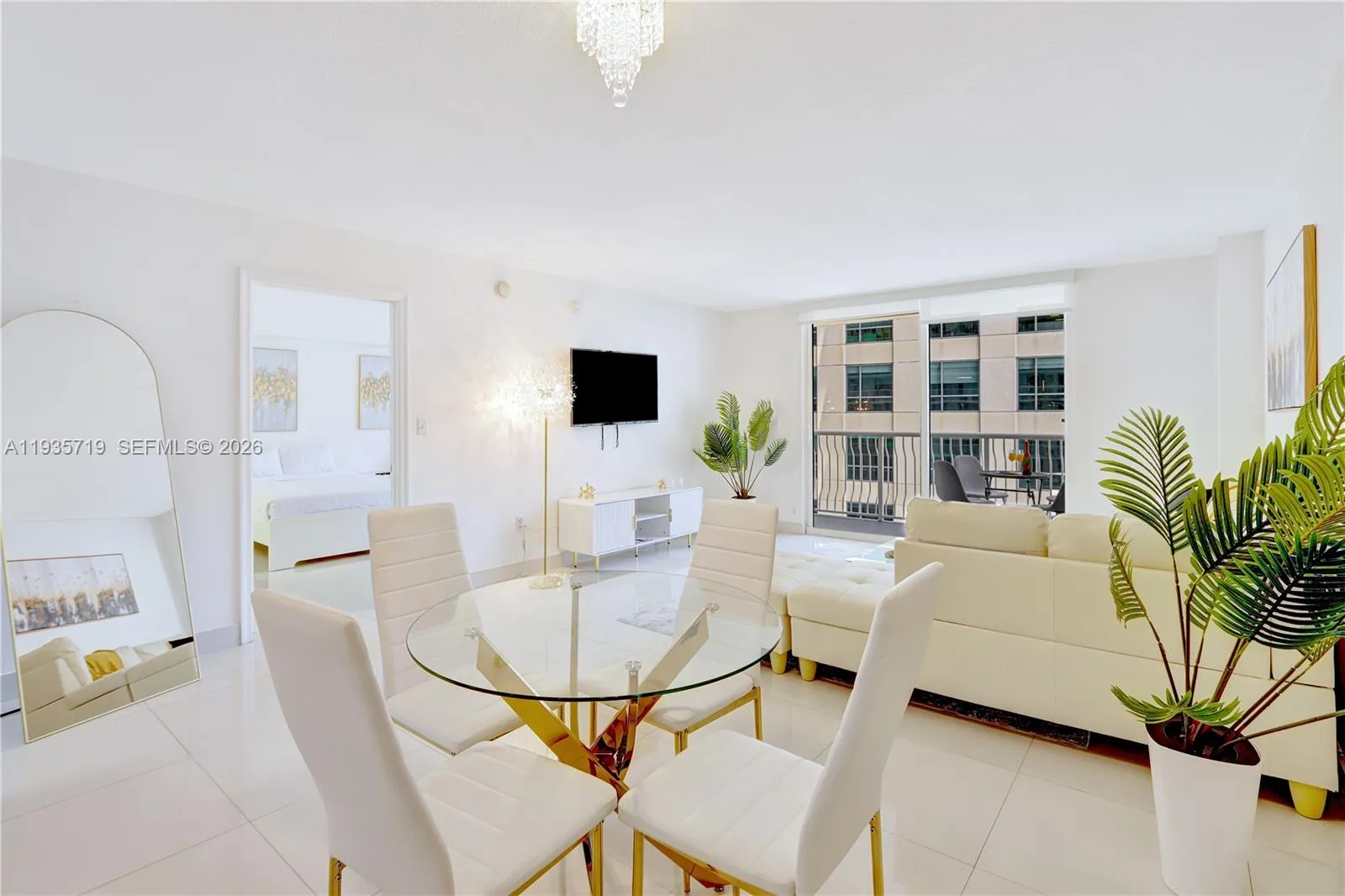 1200 Brickell Bay Dr 2504, Miami, Florida 33131, Miami, Florida 33131, 1 Bedroom Bedrooms, ,1 BathroomBathrooms,Residential,For Sale,1200 Brickell Bay Dr 2504, Miami, Florida 33131,A11935719