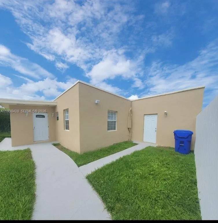 2265 Sw 15th St Rear, Miami, Florida 33145, Miami, Florida 33145, 2 Bedrooms Bedrooms, ,2 BathroomsBathrooms,Residential Lease,For Rent,2265 Sw 15th St Rear, Miami, Florida 33145,A11938428