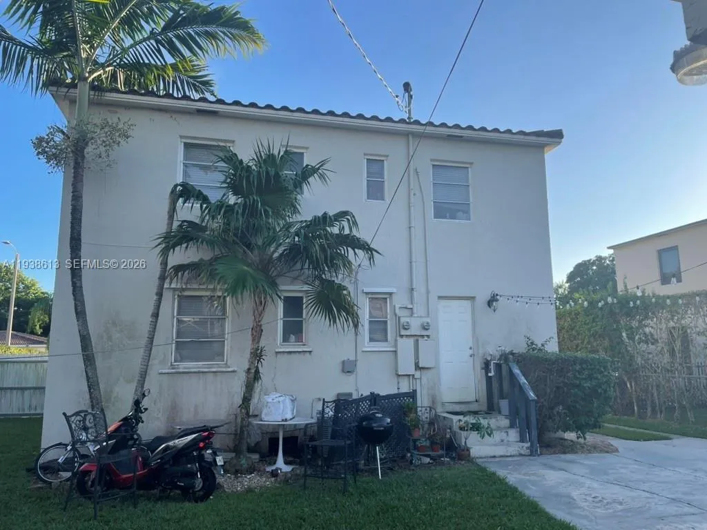 3741 Sw 27th Ter, Miami, Florida 33134, Miami, Florida 33134, ,Residential Income,For Sale,3741 Sw 27th Ter, Miami, Florida 33134,A11938613