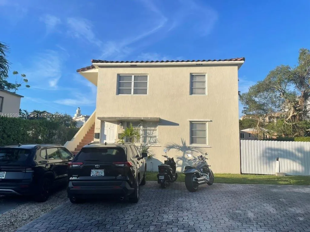 3741 Sw 27th Ter, Miami, Florida 33134, Miami, Florida 33134, ,Residential Income,For Sale,3741 Sw 27th Ter, Miami, Florida 33134,A11938613