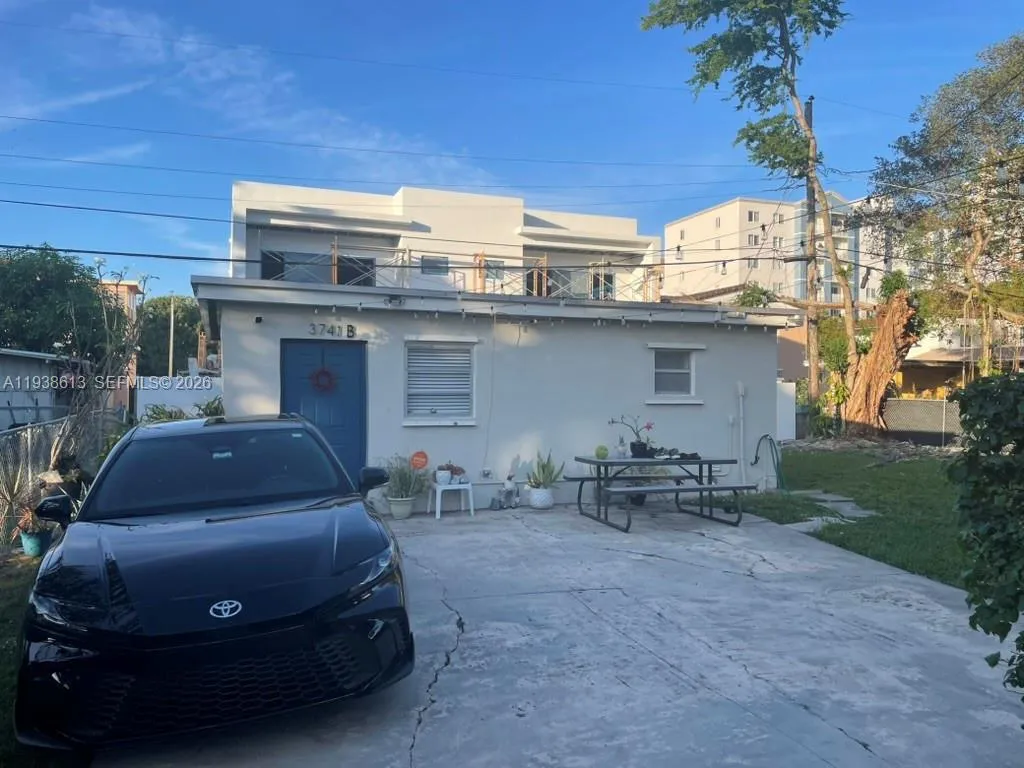 3741 Sw 27th Ter, Miami, Florida 33134, Miami, Florida 33134, ,Residential Income,For Sale,3741 Sw 27th Ter, Miami, Florida 33134,A11938613