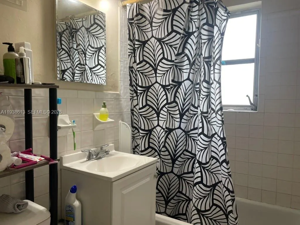 3741 Sw 27th Ter, Miami, Florida 33134, Miami, Florida 33134, ,Residential Income,For Sale,3741 Sw 27th Ter, Miami, Florida 33134,A11938613