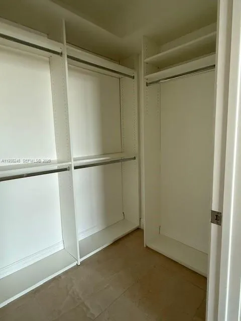 Guest walking closet