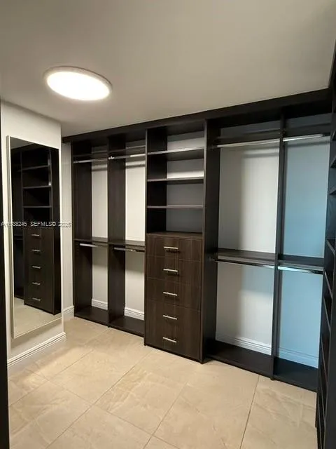 Master walking closet
