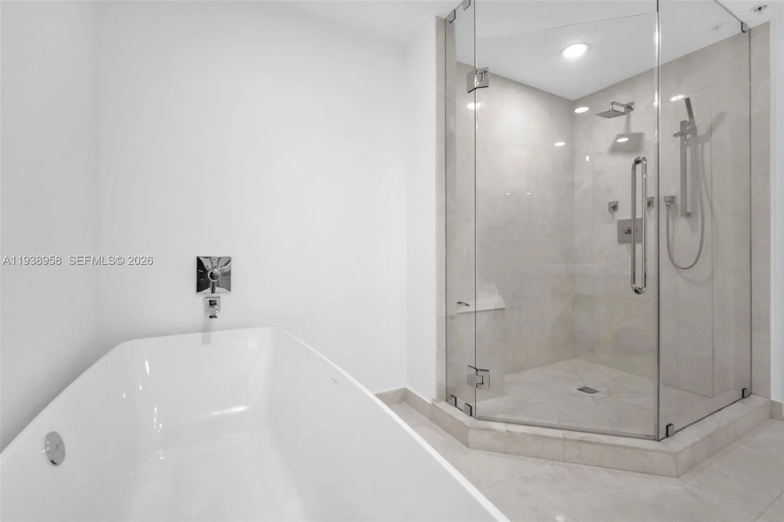 17111 Biscayne Blvd 411, North Miami Beach, Florid, North Miami Beach, Florida 33160, 2 Bedrooms Bedrooms, ,2 BathroomsBathrooms,Residential,For Sale,17111 Biscayne Blvd 411, North Miami Beach, Florid,A11938958